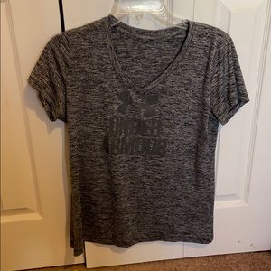 Barely worn under armor v neck